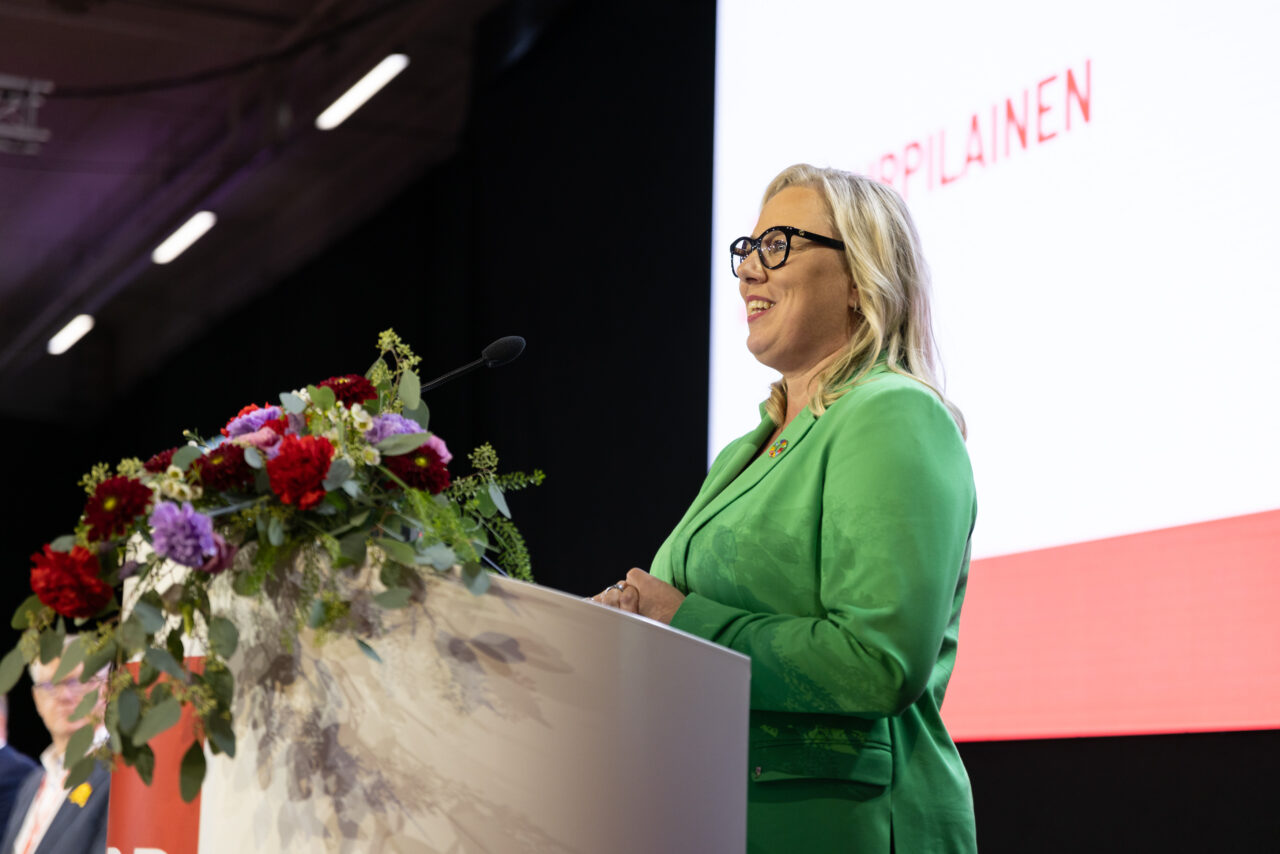 Jutta Urpilainen puoluekokouksessa